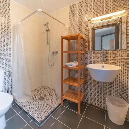 Holiday House Jessica L'Escala